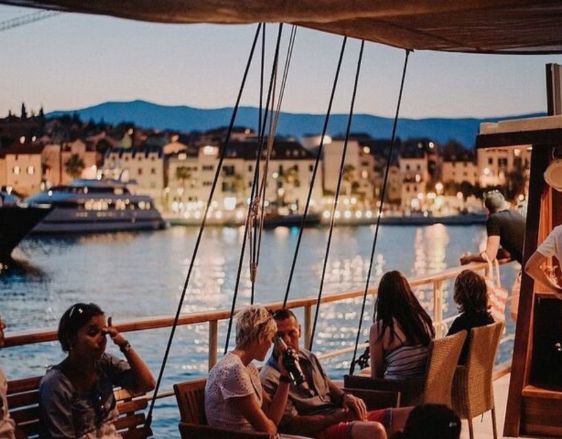 2-Hour Sunset Cruise Split - The open bar setup, what no-limit really means, and how it affects the experience