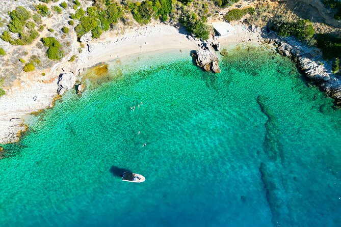 3 Islands Speedboat Tour: Golden Horn, Blue Lagoon & Jelsa Town - Golden Horn (Zlatni Rat) at Bol: beach time with the admission handled
