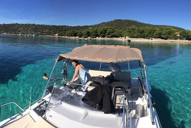 Adriatica Tour ( Blue Lagoon and Solta) from Trogir or Split - Stop 2: Maslinica on Šolta for a calmer coffee and breakfast break