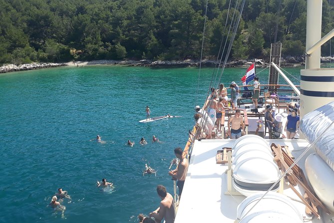 All Inclusive Brac and Solta islands swimming cruise - Lunch Timing That Feels Like a Reset, Not a Rushed Meal