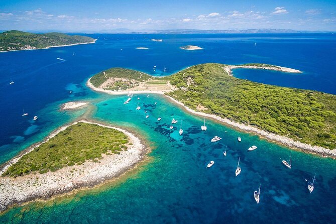 Blue and Green Cave Speedboat Excursion from Hvar Town - Stiniva Cove on Vis: quick access to a world-famous beach vibe