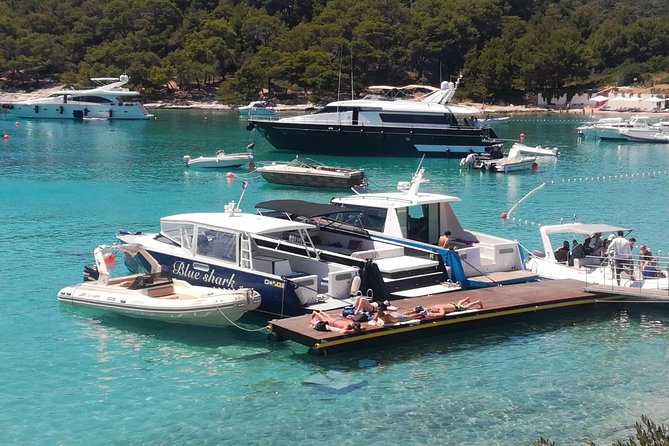 Blue cave and Hvar - 5 Islands speedboat tour from Split - Stiniva Cove: tiny entrance, short stop, fast payoff