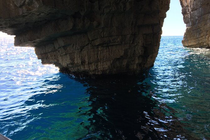 Blue cave private tour from Hvar - Stop 1 at Hvar Beach: A Short Stretch Before the Main Event