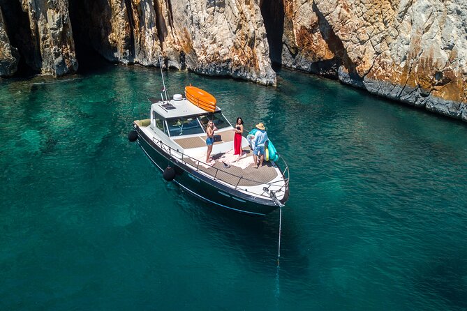 Blue & Green cave tour with yacht from town Hvar - Biševo and the Blue Cave: rowboat access and why timing matters