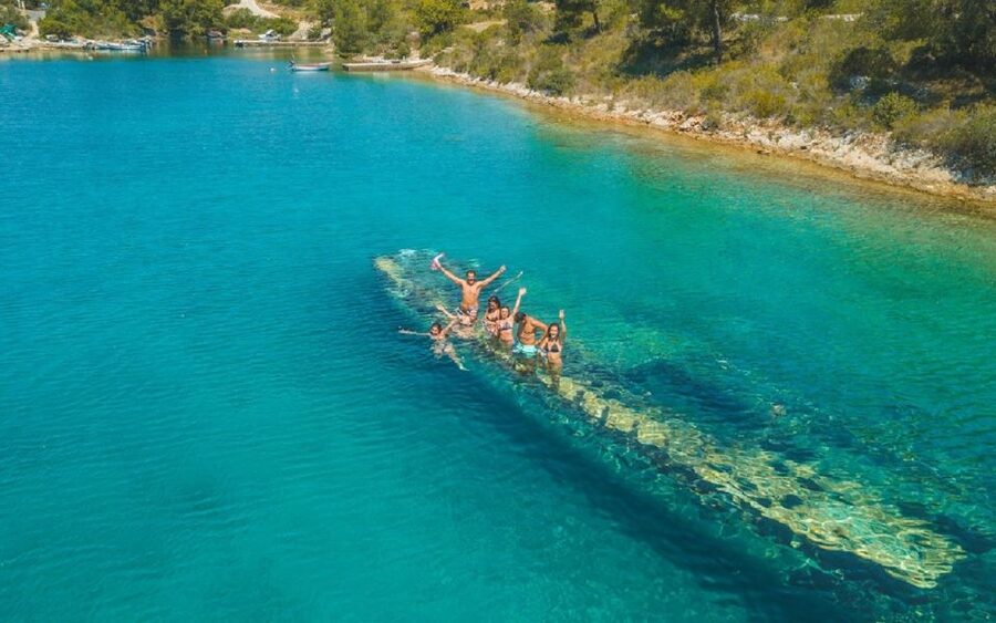 Blue Lagoon and hidden gems of island Šolta - Stomorska Bay lunch: fueling up the rest of the day