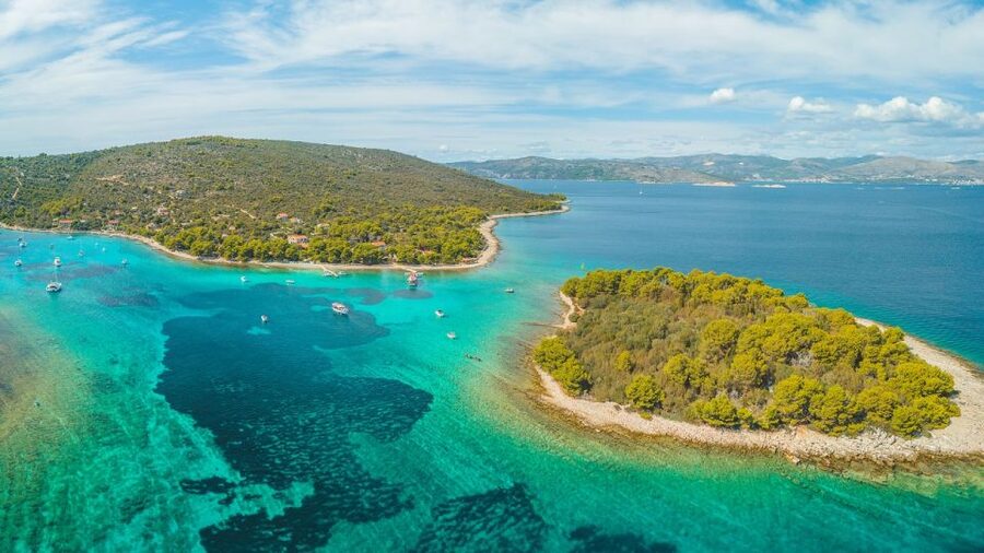 Blue Lagoon and hidden gems of island Šolta - Crew, safety gear, and getting the best service from a private skipper
