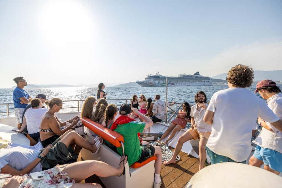 Blue Lagoon & Islands Day Cruise from Split with Lunch - Lunch Onboard: Beef, Tuna, Veggie Burger, Plus Drinks