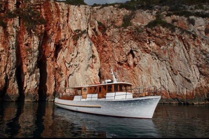 Boat Tour at Delfina Hvar - The basic setup: where you meet and how the day flows