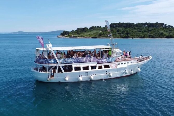 Captain’s Boat Party Split–Blue Lagoon Swim Stop + Free Shots &DJ - The “party continues” bonus: free nightclub access in Split