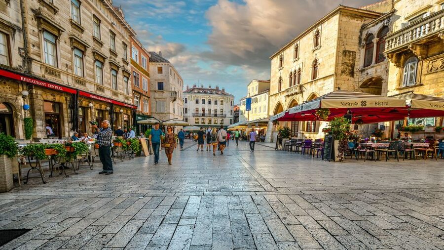 Discover The Old Town Split 1.5h walking Small group tour - Diocletian’s Palace: Roman Fortress Life in the Middle of Town