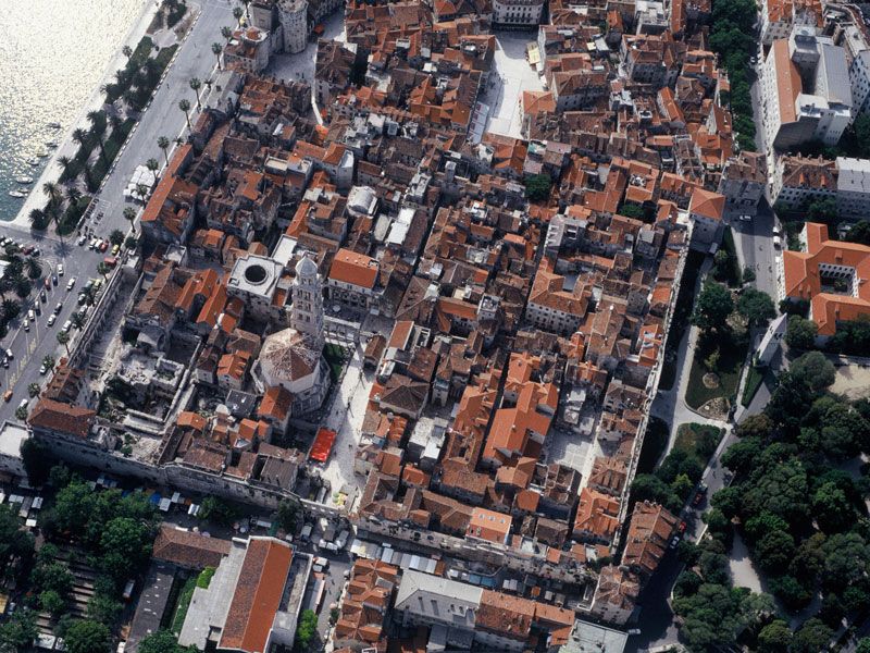Discover The Old Town Split 1.5h walking Small group tour - The Cathedral of St Doimus: Diocletian’s Mausoleum Story Comes Full Circle