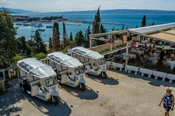 Eco City Tour Split - Grgur Ninski statue: the 8.5 meter photo magnet