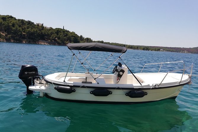 Explore the West coast of the island Brac by BETINA boat - Your BETINA Boat Setup: Snorkel Gear, Cushions, and a Drink Cooler