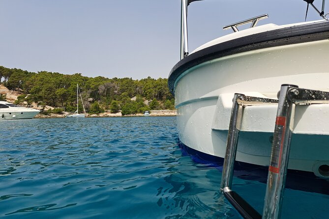 Explore the West coast of the island Brac by BETINA boat - Stop 1: Bobovisca na Moru for Cove-Style Snorkelling