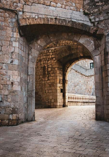 From Makarska: Day Trip to Dubrovnik - The City Walls: Stairs, Views, and a Game of Thrones Photo Moment