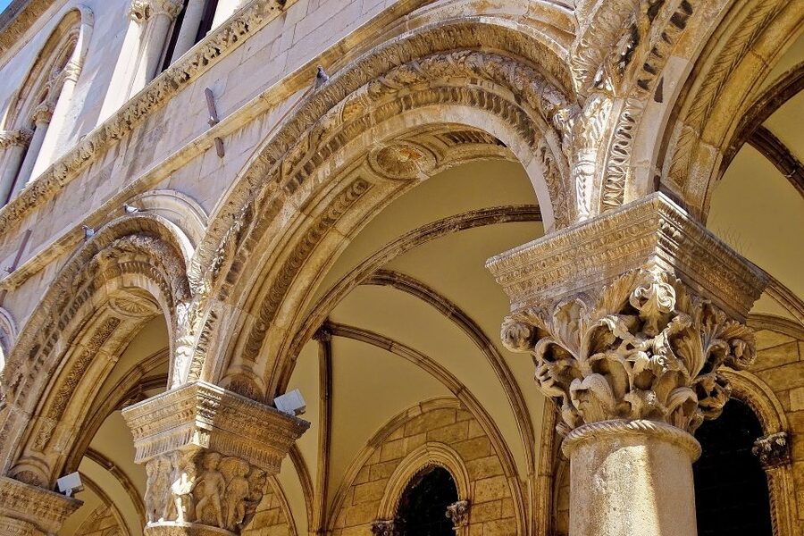 From Makarska: Full-Day Dubrovnik Tour - Neum stop in the UNESCO-protected town: a smart break from the bus