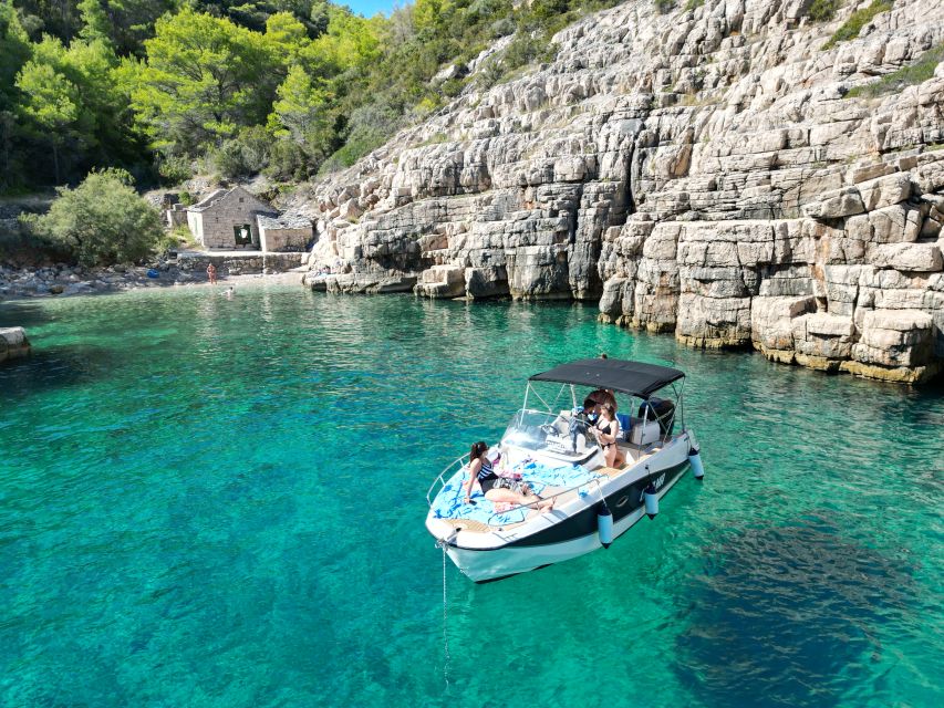 From Makarska: Hidden Gems of Hvar Island's North Shore - The Jelsa Break: Coffee, Walking, and Old-Town Structure