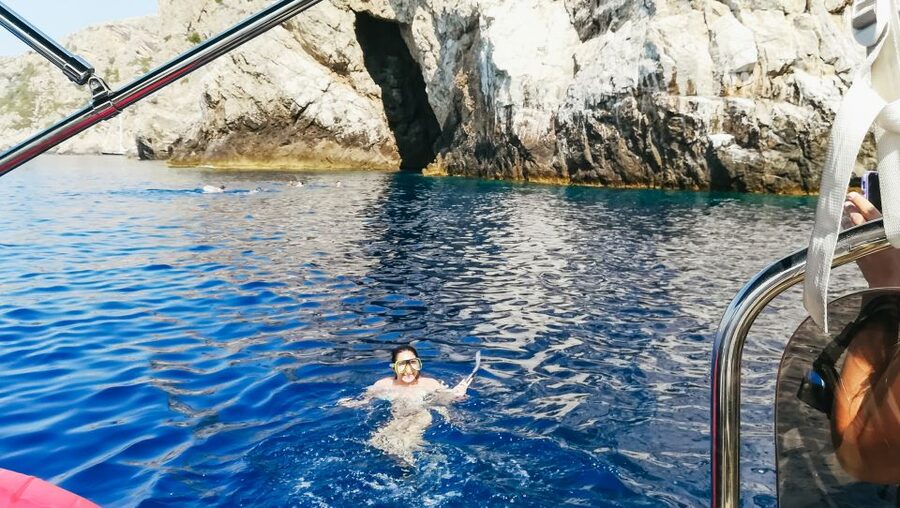 From Split: Blue Cave & 5 Islands with Vis & Hvar Boat Tour - Speedboat Ride Comfort: Fast Fun with Real Choppy-Water Minutes