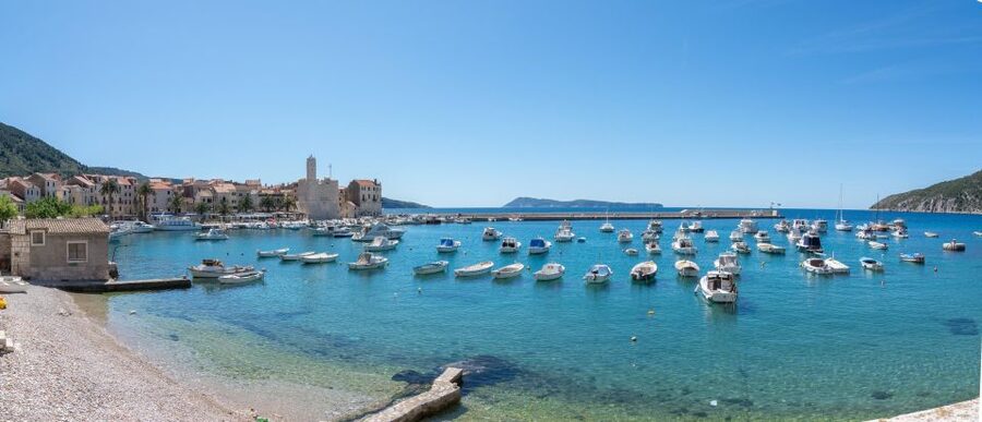 From Split, Croatia: Blue Cave & Hvar 5 Islands tour - Blue Cave visit: the magic moment, plus the cash ticket detail