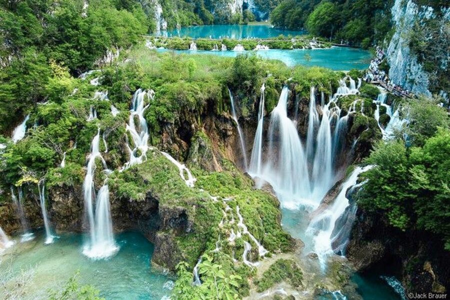 From Split or Trogir: Plitvice Lakes Guided Full-Day Tour - Prošćansko Lake and the Electric Train Return