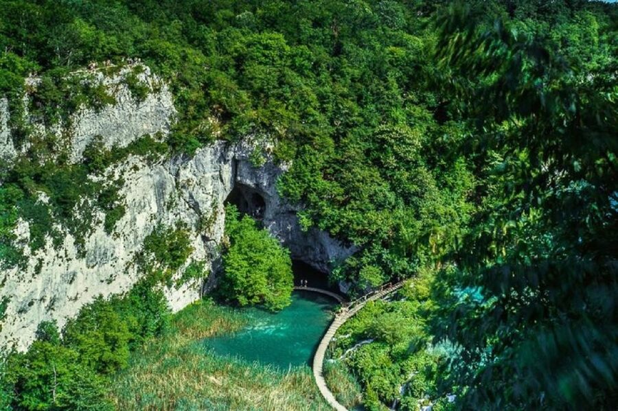 From Split or Trogir: Plitvice Lakes Trip with Entry Ticket - Prošćansko Lake and the train back: easing the route home
