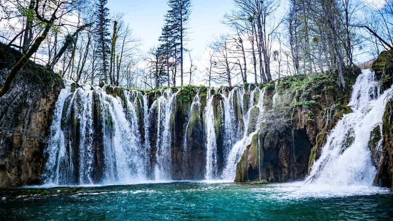 From Split: Plitvice Lakes Guided tour - Upper Lakes hike to Gornja Jezera: the 8 km trail that pays off fast
