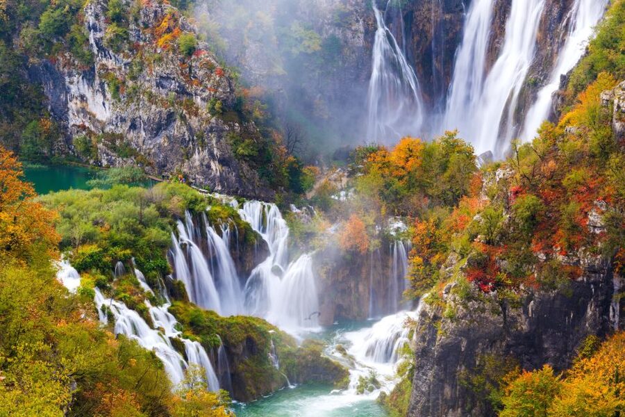 From Split: Plitvice Lakes Guided Tour with Entry Tickets - From Split to Plitvice Lakes, the schedule you feel in your legs
