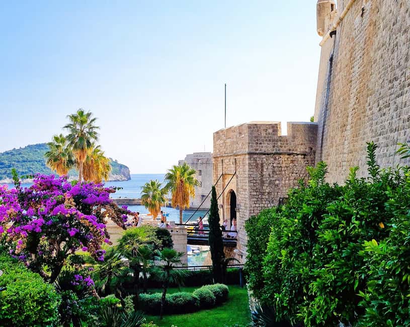 From Split/Trogir: Dubrovnik Guided Tour with a Stop in Ston - Coffee stop on the Ston walls: what 30 minutes buys you