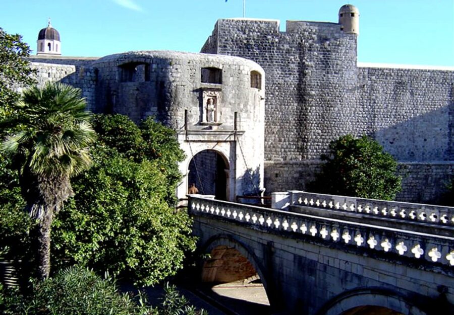 From Split/Trogir: Dubrovnik Guided Tour with a Stop in Ston - Your 3 hours of free time: how to eat, coffee, shop, and not feel rushed