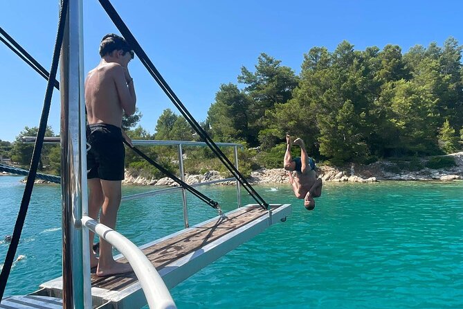 Full Day Boat Tour, Blue Lagoon and Šolta with lunch&drinks - The crew vibe: friendly help, but don’t expect a lecture
