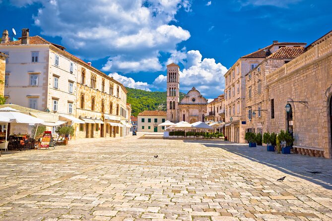 Full-Day Catamaran Cruise to Hvar & Pakleni Islands with Food and free Drinks - Food and Drinks: Breakfast Bites, Lunch, and an Open Bar