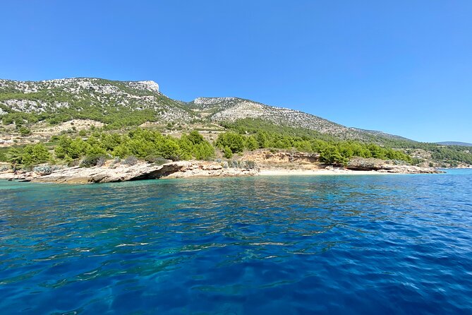 Full-Day PRIVATE Tour to ZLATNI RAT & HVAR - Onboard snacks, drinks, Wi-Fi, and the onboard shower that saves the day