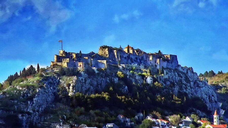 Game of Thrones Klis Fortress + Ethno Village in 8 languages - Key highlights at a glance