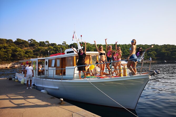 Half Day Private Group Boat Tour in Croatia - The Palmižana bay lunch break around 1:30 p.m.