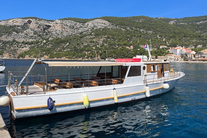 Half Day Private Group Boat Tour in Croatia - Plaža Lučišća and the Red Rocks swim stop
