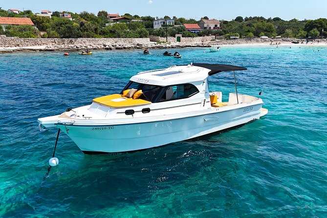 Half Day Speedboat Tour to Three Islands from Trogir - Captains, Comfort, and Safety: Windproof Jackets and Steady Handling