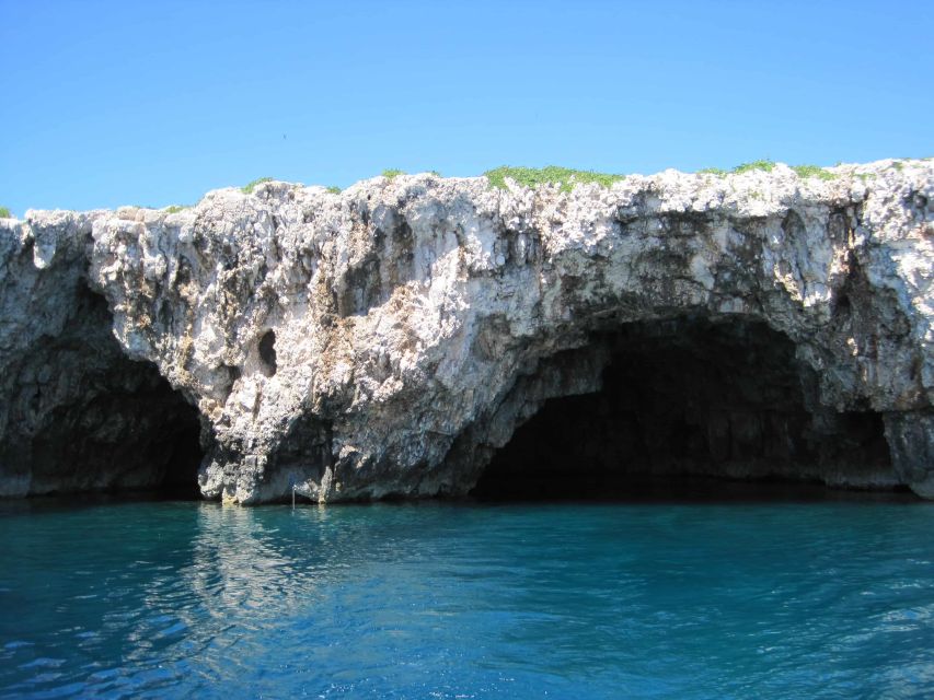 Hvar: Blue and Green Caves Boat Tour with Stiniva Beach - Boarding the speedboat: how the ride sets the tone