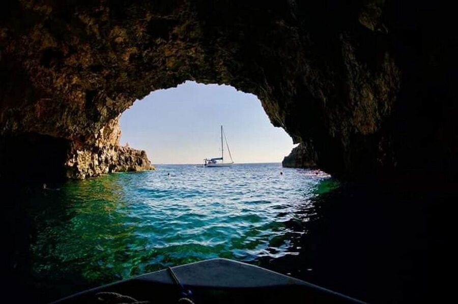 Hvar:Blue & Grenn Cave and Vis Island Private Speedboat Tour - Ravnik and Green Cave: choose your comfort level