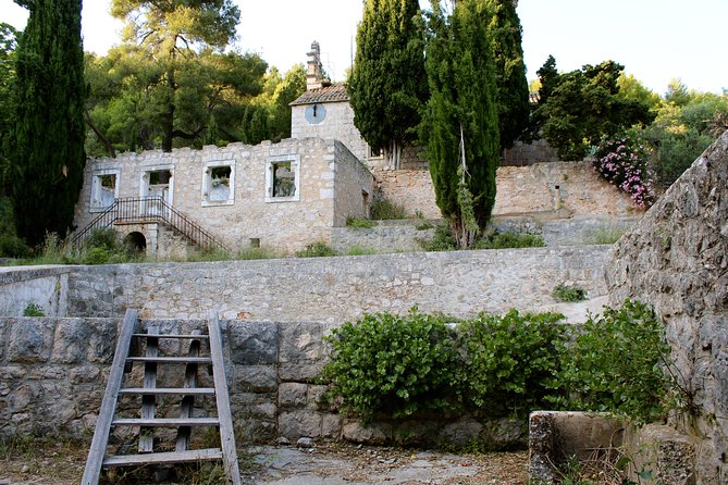 Hvar Charming Abandoned Village Small Group Tour and Local Dinner - Your 3-Course Dalmatian Dinner in a Quiet Ruin