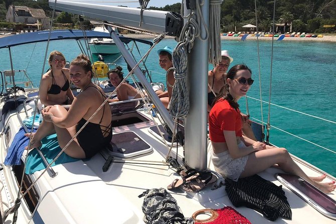 Hvar - Full Day Sail on a yacht - friendly skipper- small group - lunch optional - Sail day flow around Hvar: Lučišća and Plaza Sveta Nedelja