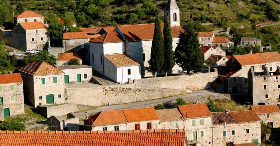 Hvar Hidden Gems Tour with Lunch or Dinner - Malo Grablje: walking through an abandoned village with real atmosphere
