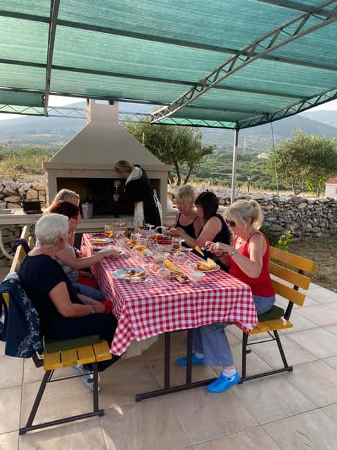 Kastela: Wine & Olive Tasting Tour w/Delicacies & Live Music - Getting There from Trogir or Split Airport, and What to Bring