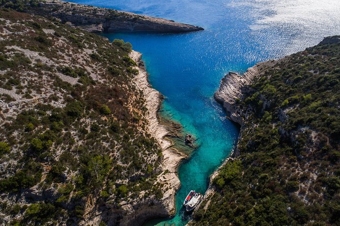 Luxury Blue Cave & 5 Islands Tour from Split - Boat Comfort Tips for a Day That Can Get Cold and Wet