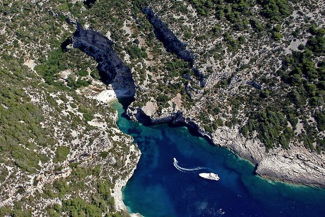 Luxury Boat - Blue Cave From Split Island-Hopping Full-Day Cruise, Hvar, Vis - Boat comfort and what to pack for a day on open water