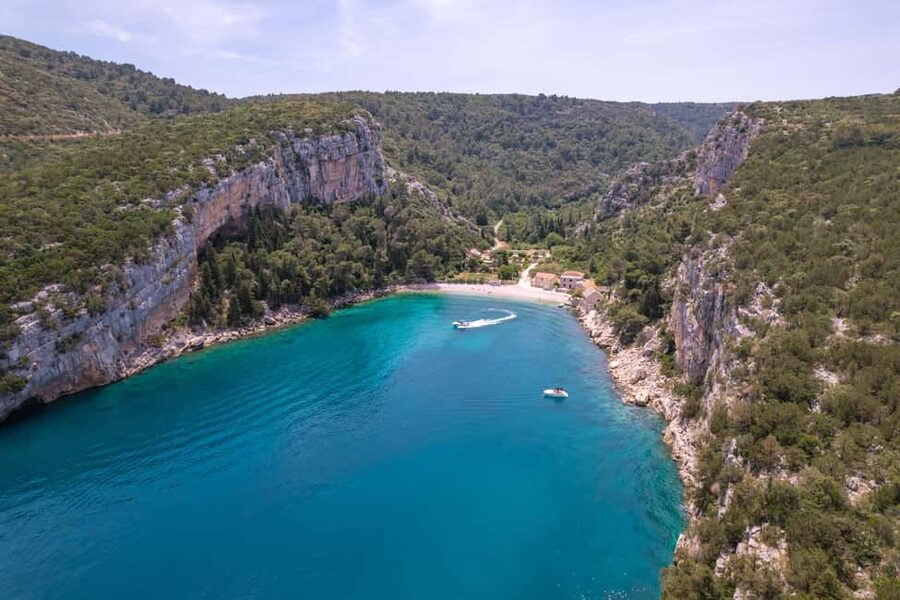 Makarska: 3-island Speedboat Cave & Blue Lagoon Tour - The Brač swim stop, plus a final ride back to Makarska