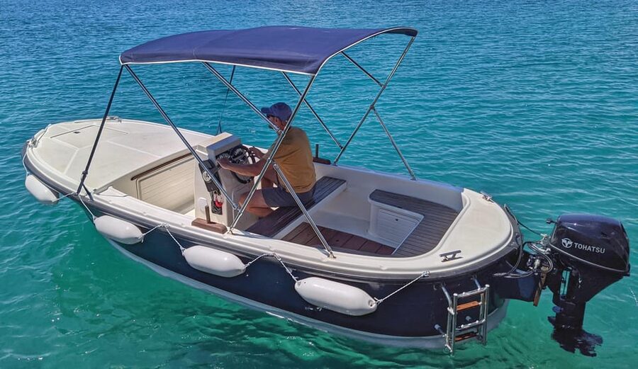 Makarska: Discover coastal area with Betina 500 - Fuel included (30L), plus the 150 EUR deposit you must plan for