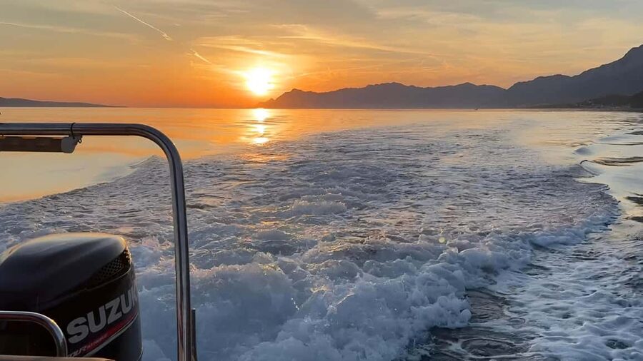 Makarska: Speedboat Sunset Tour to hidden bay on island Brač - Puntica Bay on Brač: swimming, snorkeling, and beach swings with a view