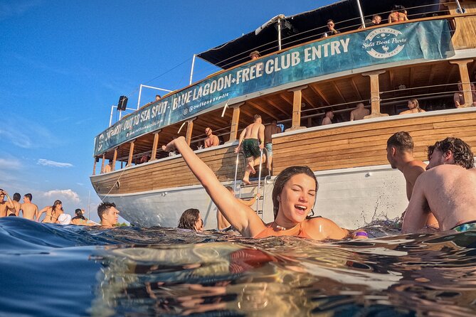 Out to Sea Split Boat Party w/ Blue Lagoon Swim, Dj & Afterparty - Entering the party zone: how the cruise actually feels