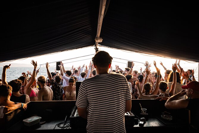 Out to Sea Split Boat Party w/ Blue Lagoon Swim, Dj & Afterparty - Drinks, welcome shots, and what is included