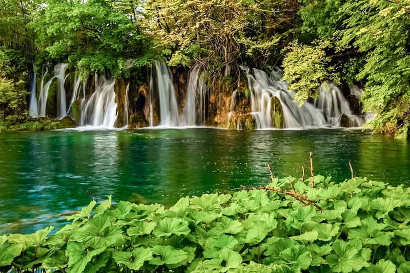 Plitvice Lakes: Guided Walking Tour with Train and Boat Ride - UNESCO and karst country: why Plitvice looks the way it does